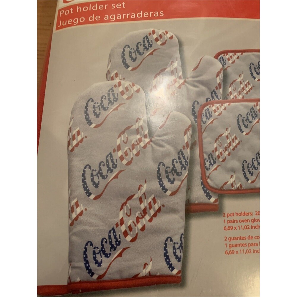 Coca-Cola 4-Piece Pot Holder and Oven Mitt Set Multicolor
